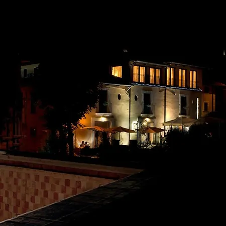 99 Cannelle 3* LʼAquila