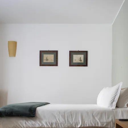 99 Cannelle 3* LʼAquila